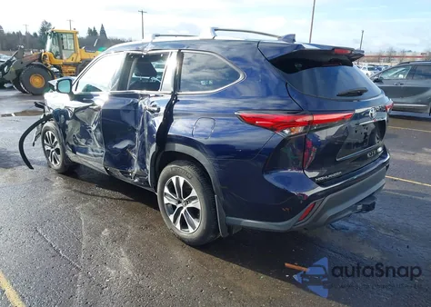 2022 Toyota Highlander Xle z USA, uszkodzony, nr VIN 5TDHZRBH1NS174048